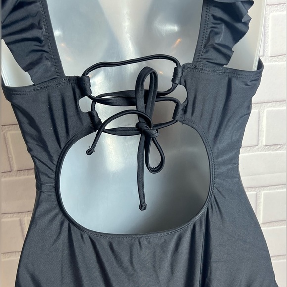 CUPSHE Women's Ruffled One Piece Swimsuit V Neck Lace Up/size M - Picture 8 of 14